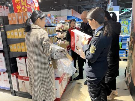 永新县市场监督管理局开展电热毯与化妆品批发质量安全联合督查
